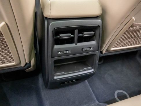 Certified 2025 Porsche Macan Electric image 20