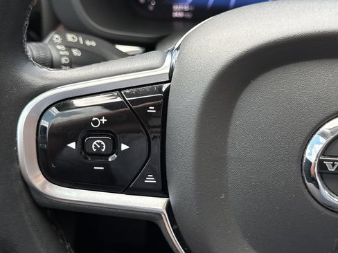 Used 2023 Volvo XC60 B5 Ultimate w/ Climate Package FWD image 22