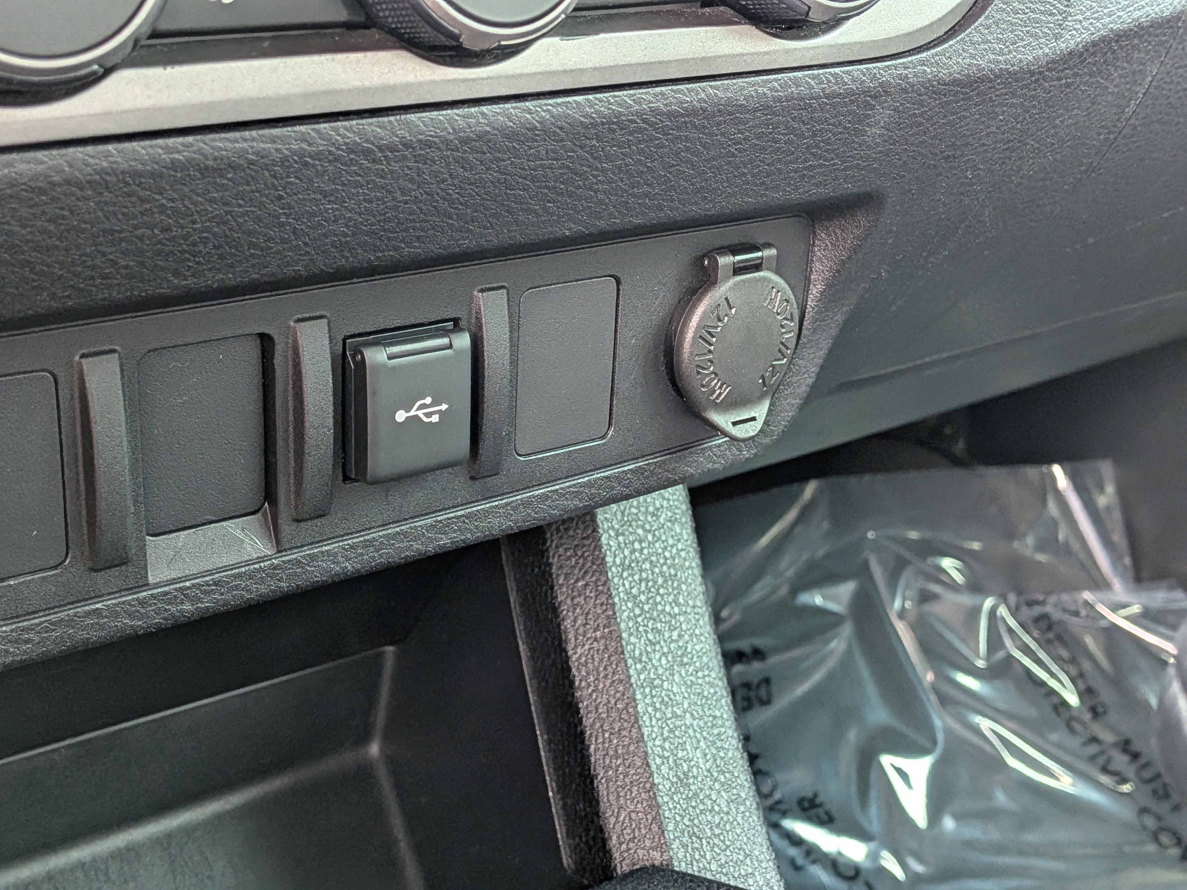 Used 2023 Toyota Tacoma SR AWD/4WD image 29