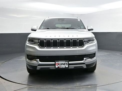 Used 2022 Jeep Wagoneer Series II w/ Premium Group I image 2