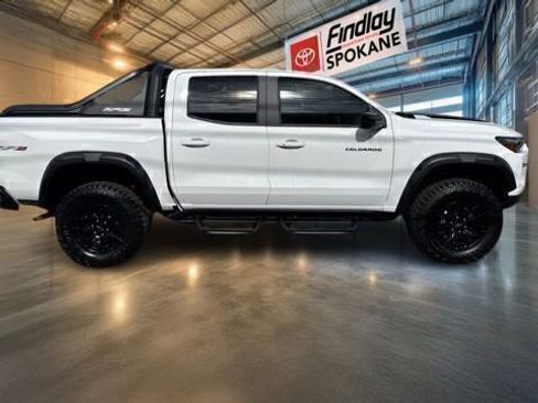 Used 2025 Chevrolet Colorado ZR2 w/ Midnight Edition image 4