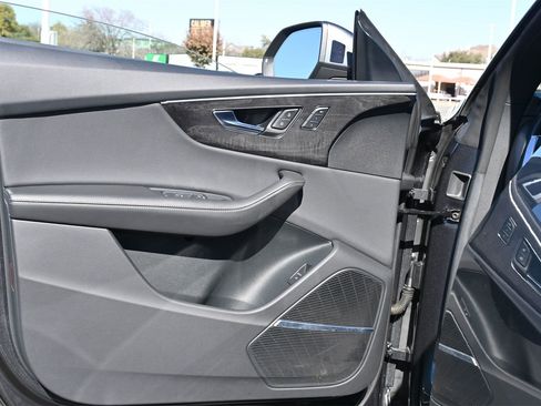 Used 2023 Audi Q8 Premium Plus w/ Premium Plus Package image 16