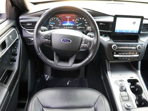 Used 2020 Ford Explorer XLT w/ Equipment Group 202A AWD/4WD image 21