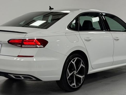 Used 2022 Volkswagen Passat 2.0T R-Line FWD image 3