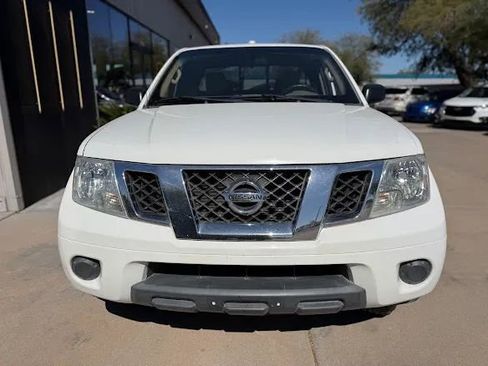 Used 2017 Nissan Frontier SV image 2