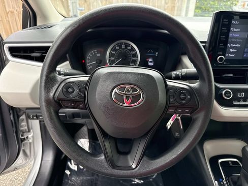 Used 2022 Toyota Corolla LE FWD image 39