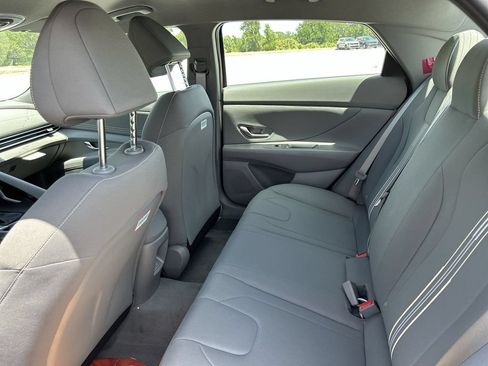 New 2025 Hyundai Elantra SEL FWD image 19