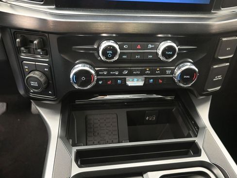 New 2026 Ford F250 Lariat w/ Black Appearance Package image 9