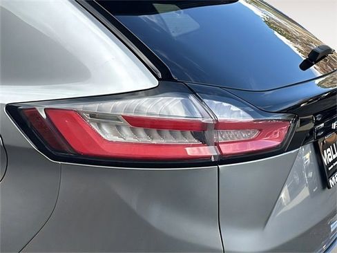 Used 2024 Ford Edge SEL image 6