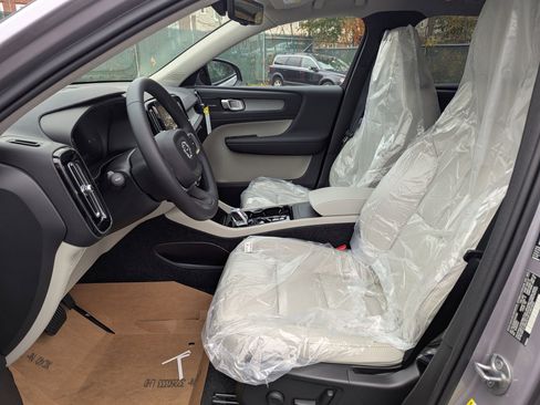 New 2026 Volvo XC40 B5 Ultra w/ Protection Package Premier image 8