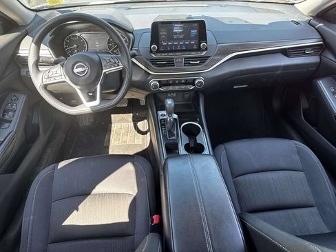 Used 2024 Nissan Altima 2.5 SV FWD image 11