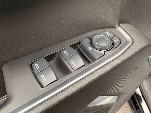 Certified 2025 Chevrolet Silverado 1500 LT AWD/4WD image 18
