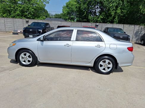 Used 2010 Toyota Corolla FWD image 3