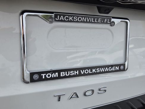 New 2026 Volkswagen Taos SE FWD image 15