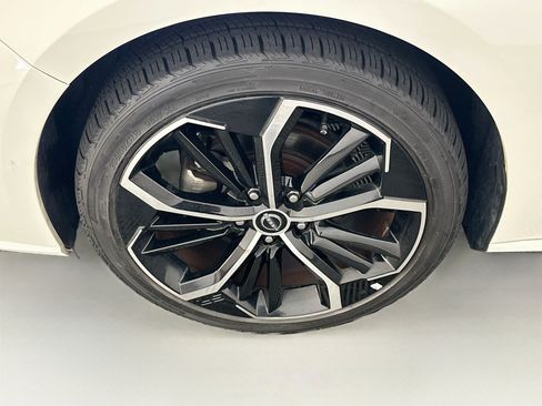 Used 2024 Nissan Altima 2.5 SR FWD image 11
