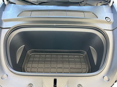 Used 2023 Tesla Model Y Long Range AWD/4WD image 31