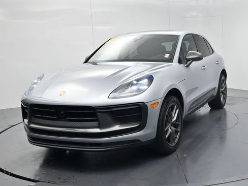 Used 2024 Porsche Macan AWD/4WD image 3
