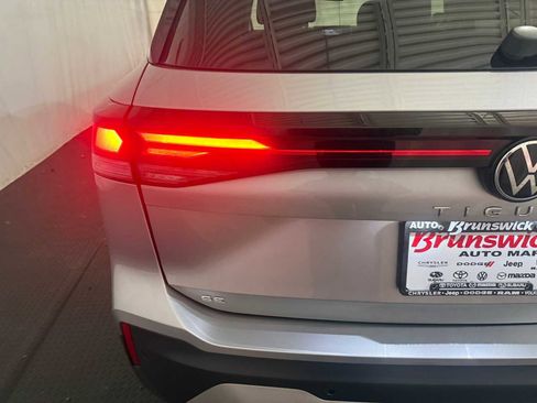 Certified 2025 Volkswagen Tiguan SE w/ Panoramic Sunroof Package image 17