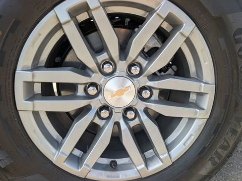 Used 2026 Chevrolet Colorado LT RWD image 7