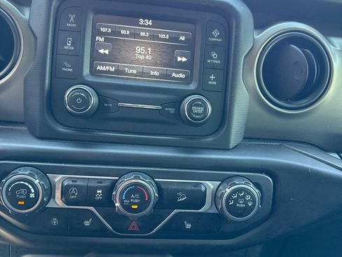 Used 2018 Jeep Wrangler Unlimited Sport S AWD/4WD image 10