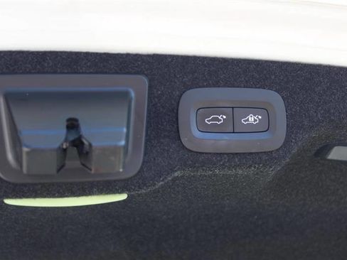 Used 2018 Volvo S90 T5 Momentum w/ Convenience Package FWD image 32
