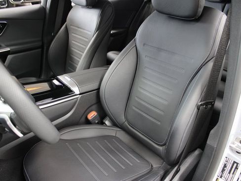 Used 2024 Mercedes-Benz GLC 300 image 9