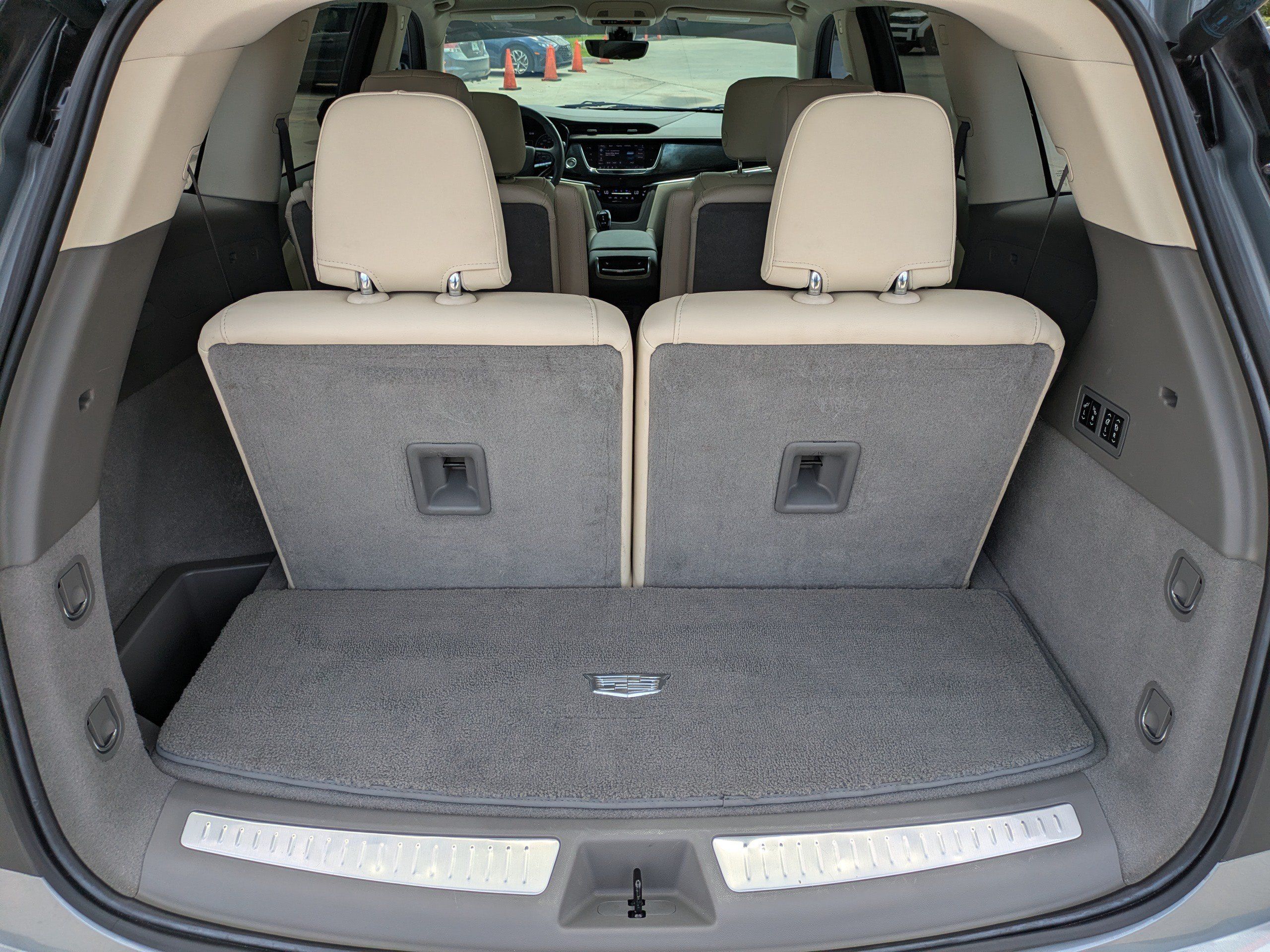 Used 2023 Cadillac XT6 Premium Luxury w/ Technology Package FWD image 11