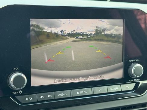 Used 2025 Nissan Pathfinder S image 30