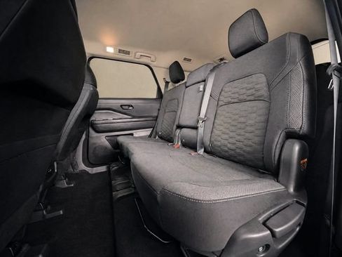 Used 2025 Nissan Pathfinder SV FWD image 10