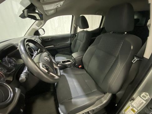 Used 2022 Toyota Tacoma SR5 w/ Trail Edition image 9