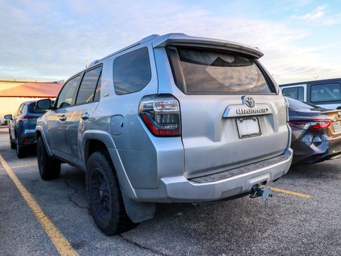 Used 2015 Toyota 4Runner SR5 image 8