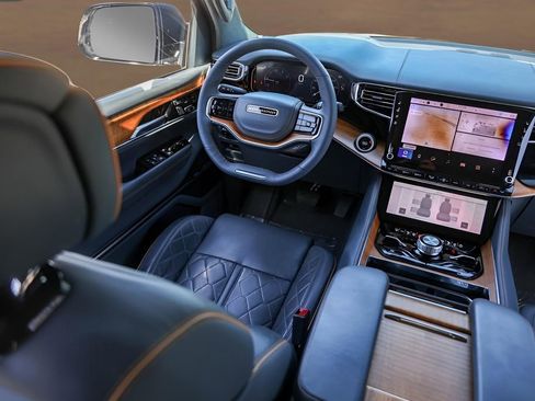 Used 2024 Jeep Grand Wagoneer Series III AWD/4WD image 30