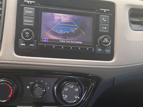 Used 2016 Honda HR-V LX image 32