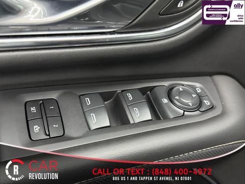 Used 2024 GMC Yukon XL SLT image 44