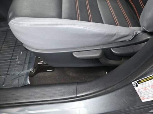 Used 2023 Nissan Kicks SR w/ SR Premium Package image 12