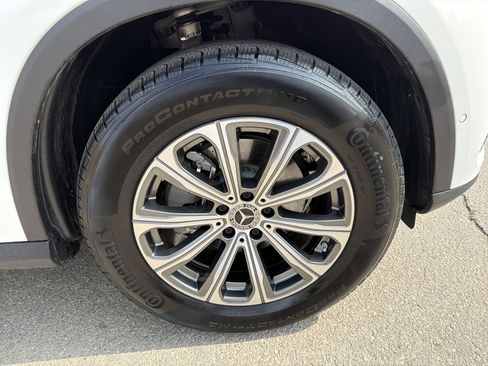 Used 2025 Mercedes-Benz GLC 300 4MATIC image 12