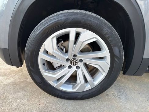 Used 2023 Volkswagen Atlas SE w/ Panoramic Sunroof Package image 23