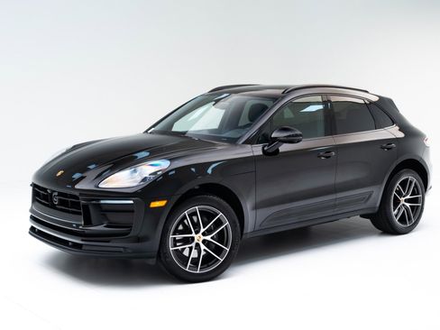 Certified 2026 Porsche Macan AWD/4WD image 1