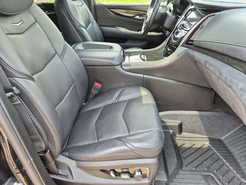 Used 2018 Cadillac Escalade Platinum AWD/4WD image 23