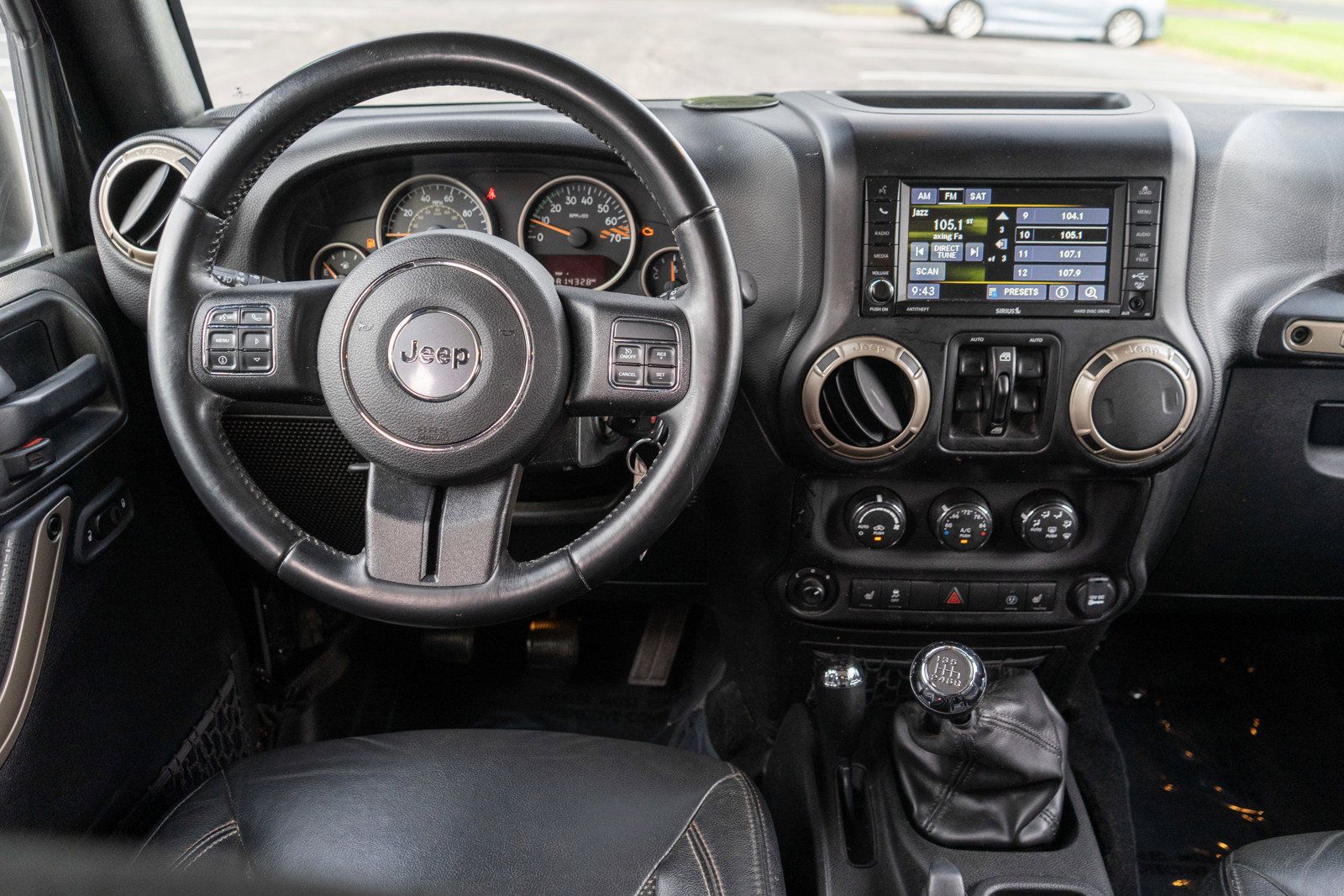 Used 2017 Jeep Wrangler Unlimited Sahara AWD/4WD image 11