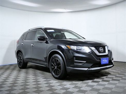 Used 2019 Nissan Rogue SV image 1