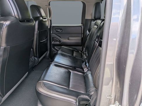 Used 2024 Nissan Frontier SL RWD image 15