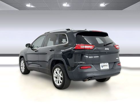 Used 2016 Jeep Cherokee Latitude FWD image 3