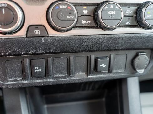 Used 2022 Toyota Tacoma SR image 27