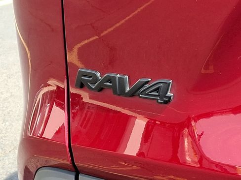 Used 2023 Toyota RAV4 XLE Premium image 32