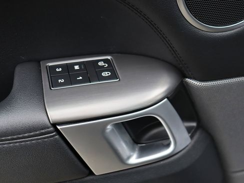 Used 2020 Land Rover Range Rover Sport SE image 25