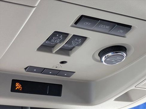 Used 2018 GMC Yukon XL Denali image 15