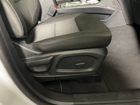 Used 2022 Ford Explorer XLT AWD/4WD image 37