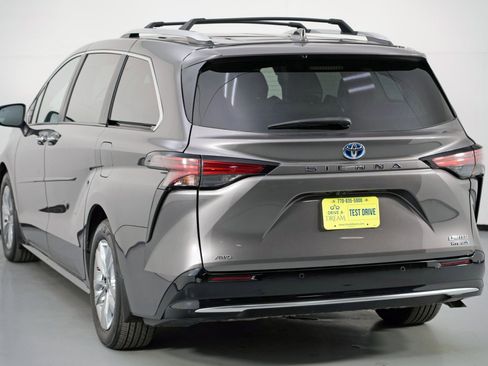 Used 2024 Toyota Sienna Limited image 54