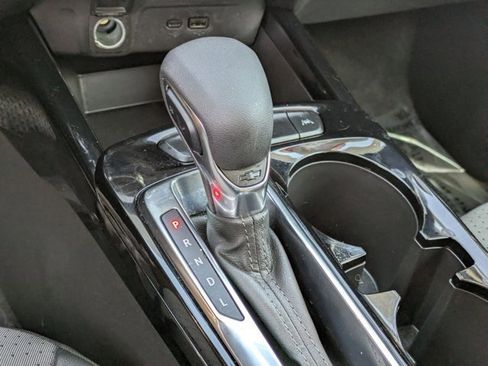 Used 2025 Chevrolet Trax LT w/ LT Convenience Package image 11